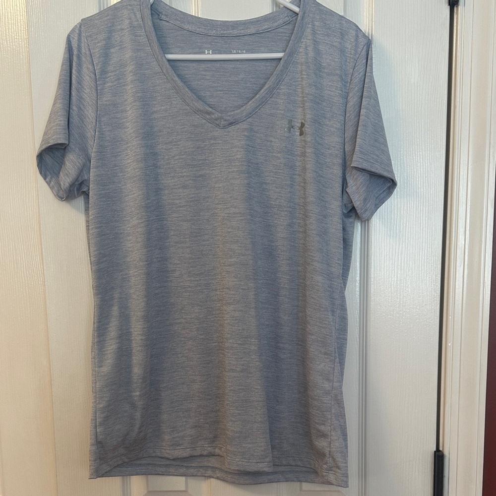 Under Armour women’s Heather Gray V-Neck Tee